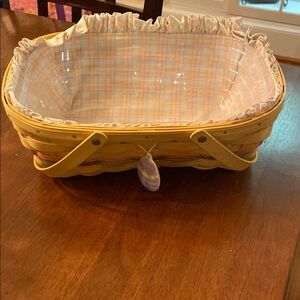2005 Longaberger Easter Plaid Lined Basket With plastic protector and tie on (c)